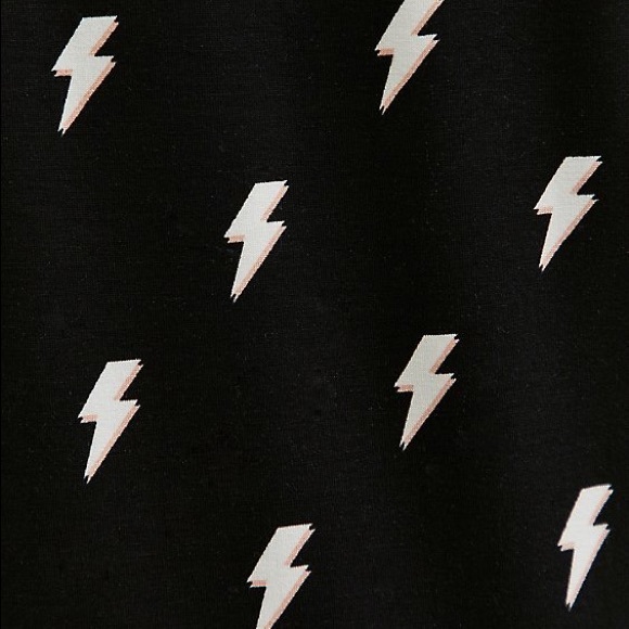 Torrid CLASSIC FIT TEE - SUPER SOFT LIGHTNING BOLT sz 5 - Picture 2 of 4